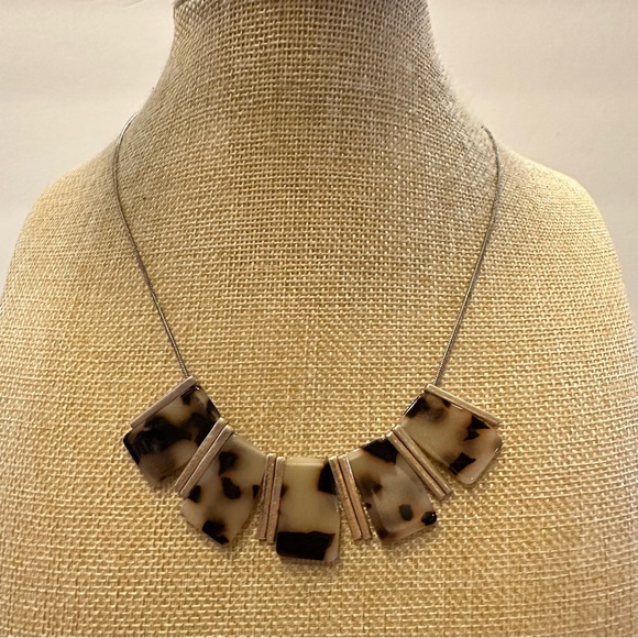 Banana Republic Necklace gold tone w/ glaucoma tortoise rectangles/ gold spikes - Picture 2 of 10